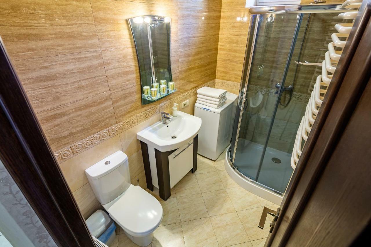 Alfa Apartments Kniazia Romana 11 Lviv Bagian luar foto