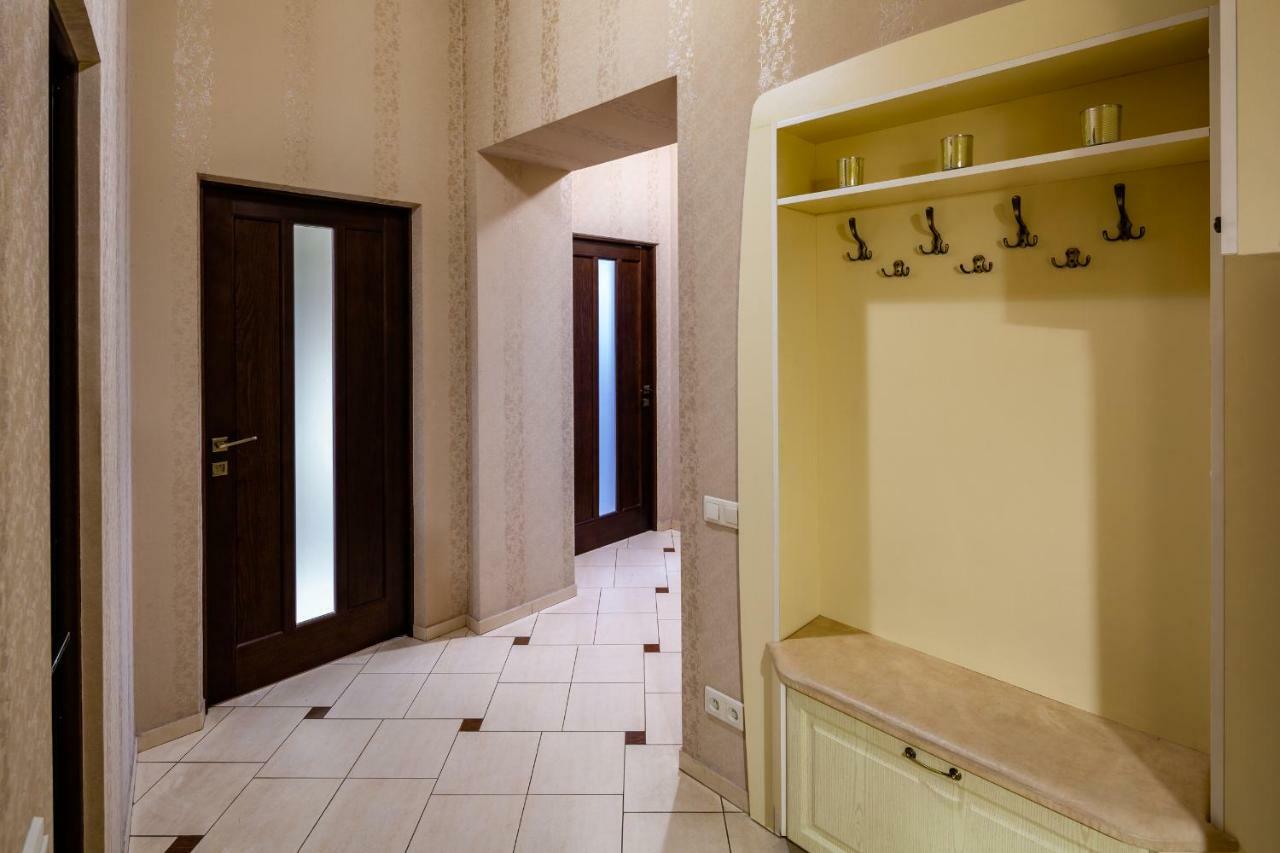 Alfa Apartments Kniazia Romana 11 Lviv Bagian luar foto