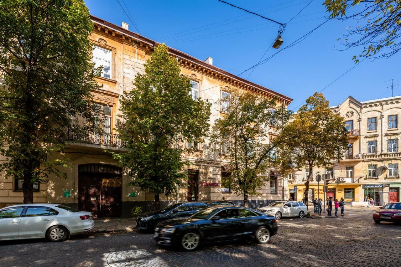 Alfa Apartments Kniazia Romana 11 Lviv Bagian luar foto
