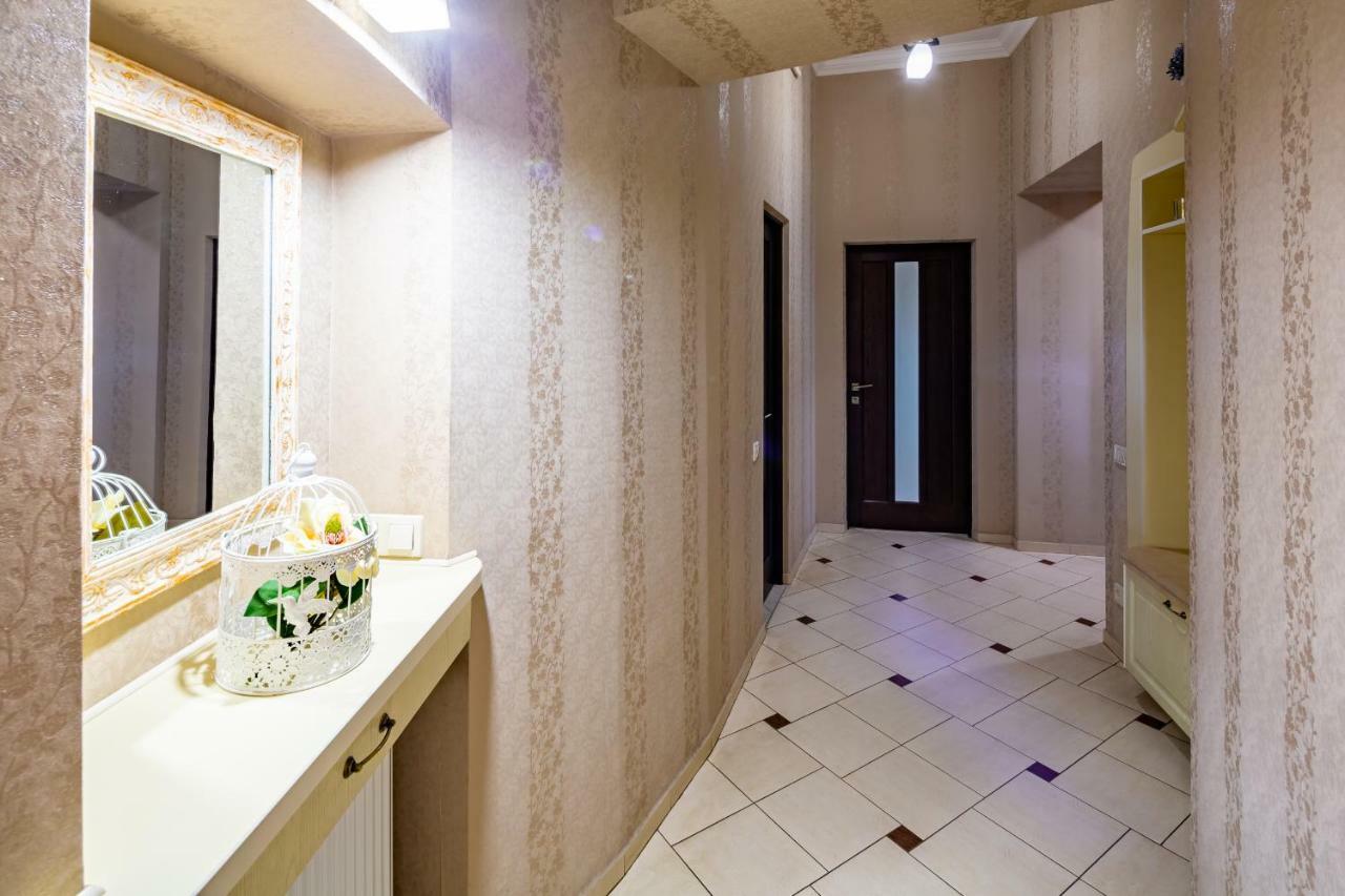 Alfa Apartments Kniazia Romana 11 Lviv Bagian luar foto